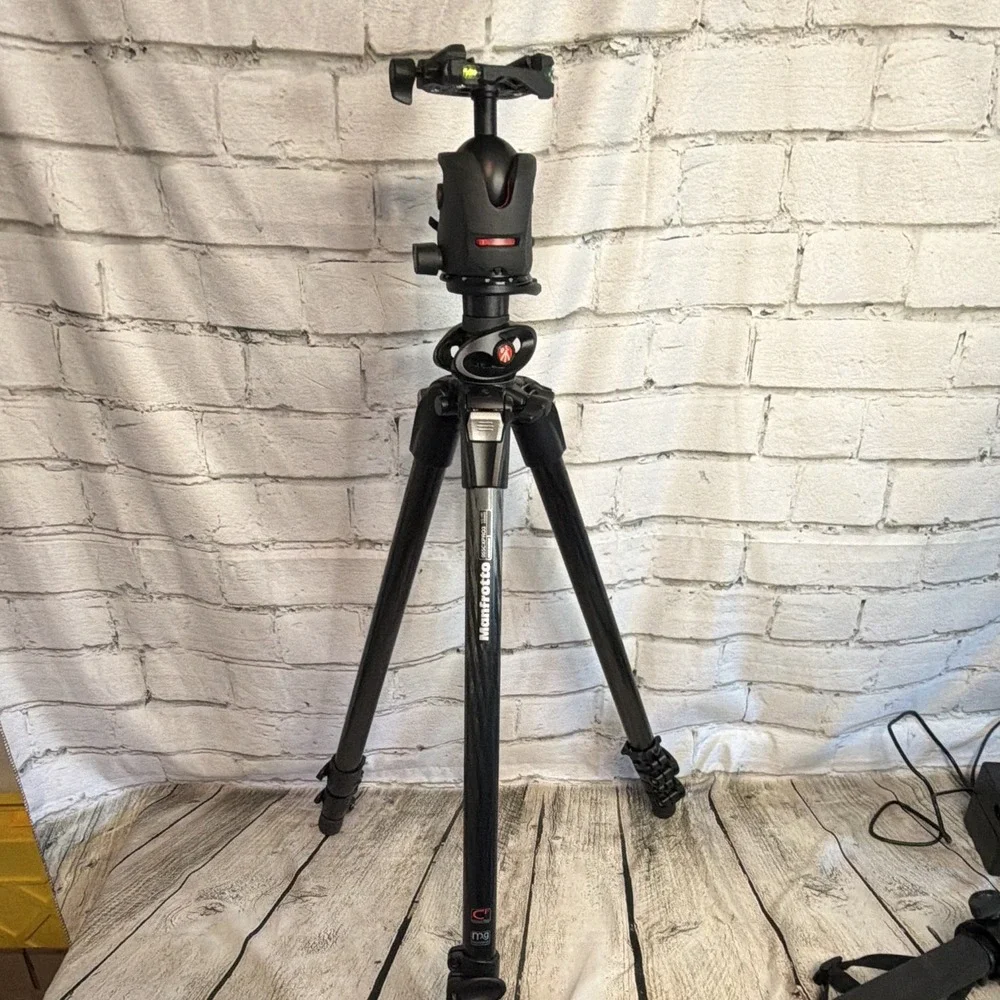 Manfrotto Carbon Fiber Tripod (055CXPRO3) (MH055M0-Q5) Mag Ball Monopod (680B)
